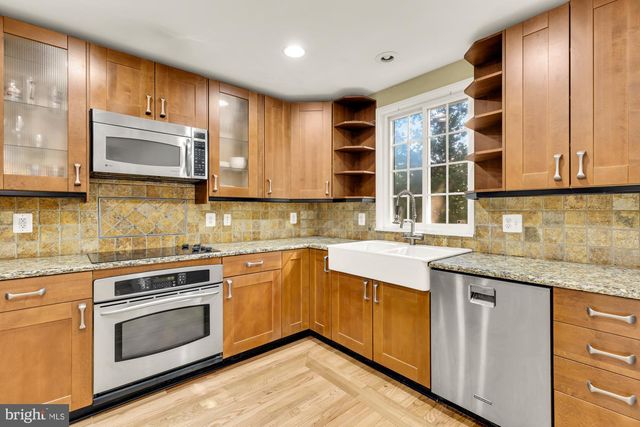 3517 SOFFIT PL, Woodbridge, VA 22192