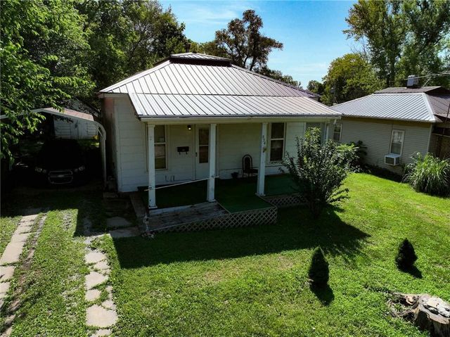 934 3rd Avenue W, Horton, KS 66439
