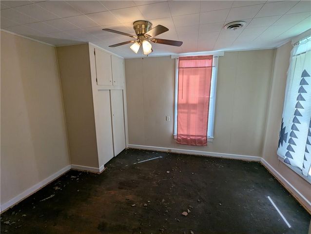 934 3rd Avenue W, Horton, KS 66439