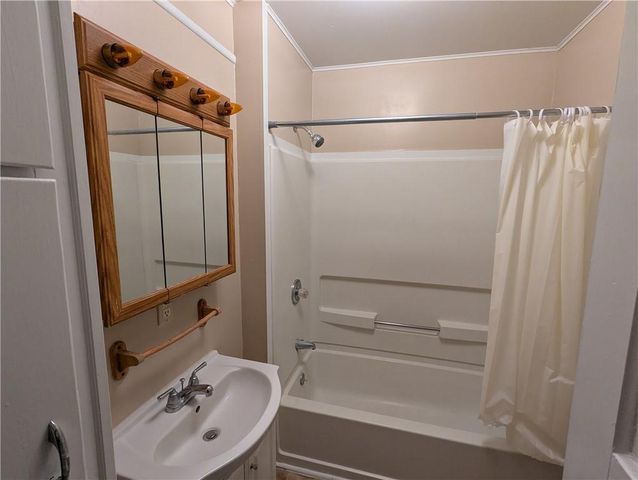 934 3rd Avenue W, Horton, KS 66439