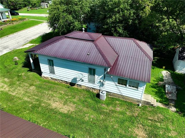 934 3rd Avenue W, Horton, KS 66439