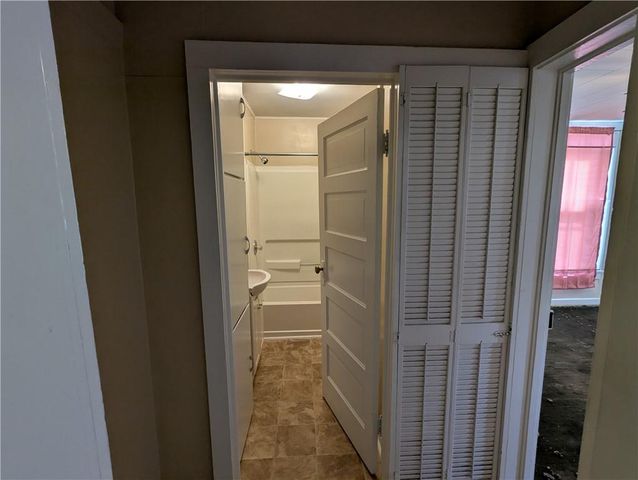 934 3rd Avenue W, Horton, KS 66439