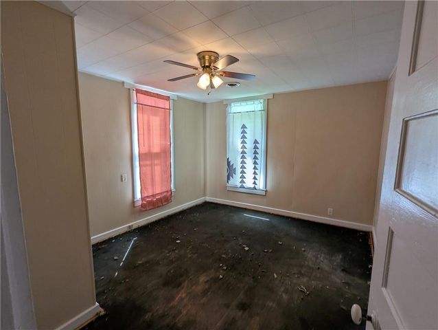 934 3rd Avenue W, Horton, KS 66439