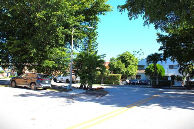 2260 W 55th St 3, Hialeah, FL 33016