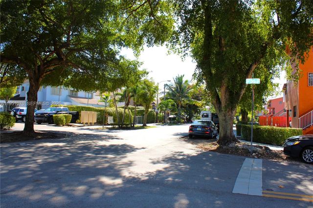 2260 W 55th St 3, Hialeah, FL 33016