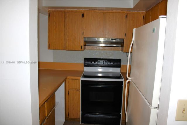 2260 W 55th St 3, Hialeah, FL 33016