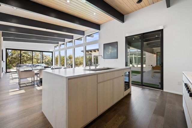 197 Gaucho WAY, Dripping Springs, TX 78620