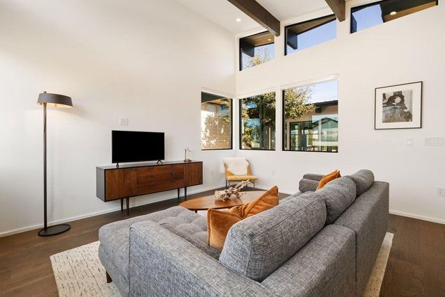 197 Gaucho WAY, Dripping Springs, TX 78620