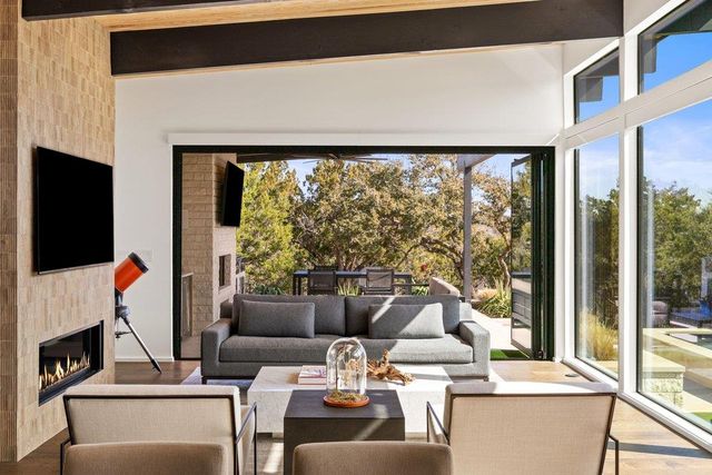 197 Gaucho WAY, Dripping Springs, TX 78620