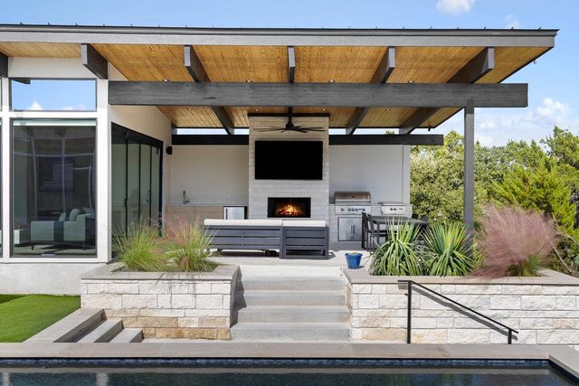 197 Gaucho WAY, Dripping Springs, TX 78620