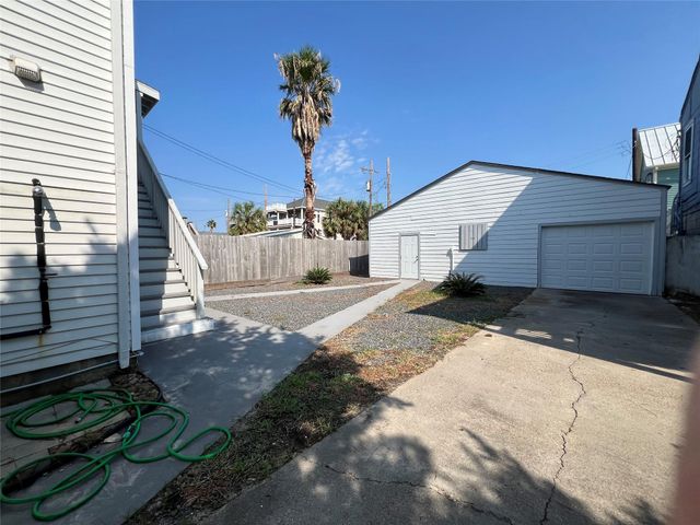 1206 Ursuline Up Street, Galveston, TX 77550