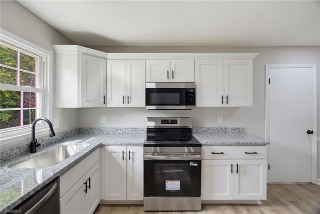 3325 Colony Drive, Jamestown, NC 27282