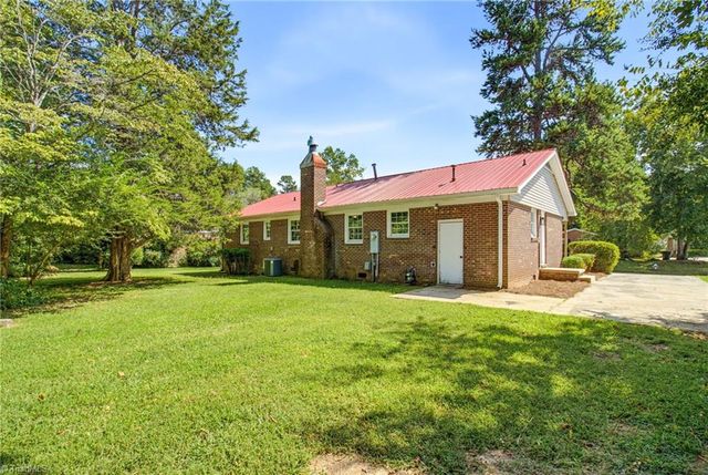3325 Colony Drive, Jamestown, NC 27282