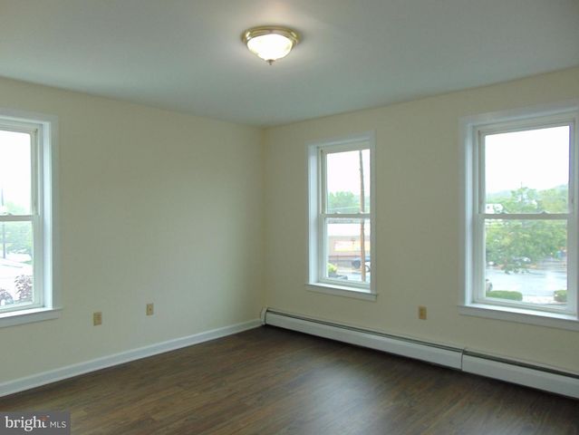 359 S WAYNE ST, Orwigsburg, PA 17961
