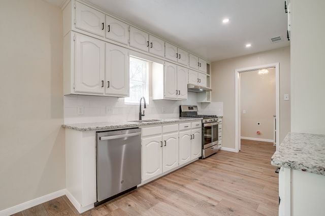 309 Sundown Court, Burleson, TX 76028