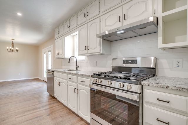 309 Sundown Court, Burleson, TX 76028