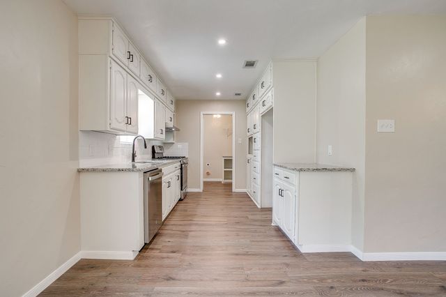 309 Sundown Court, Burleson, TX 76028