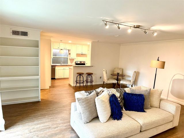 6338 Crab Orchard Road, Houston, TX 77057