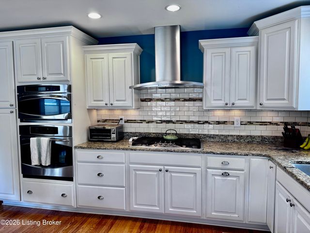 4435 Blenheim Rd, Louisville, KY 40207