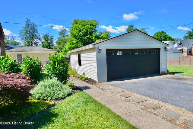 4435 Blenheim Rd, Louisville, KY 40207