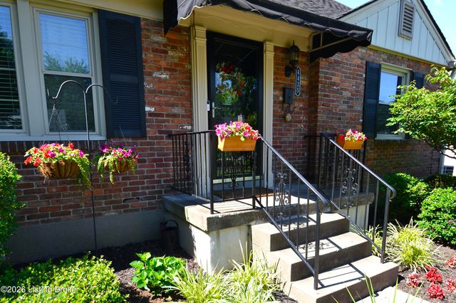 4435 Blenheim Rd, Louisville, KY 40207