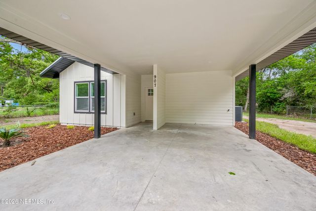 907 N THOMPSON Street, Starke, FL 32091