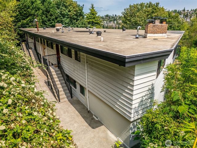 2515 Thorndyke Avenue W, Seattle, WA 98199