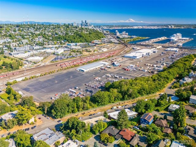 2515 Thorndyke Avenue W, Seattle, WA 98199