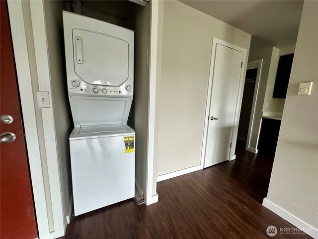 2515 Thorndyke Avenue W, Seattle, WA 98199