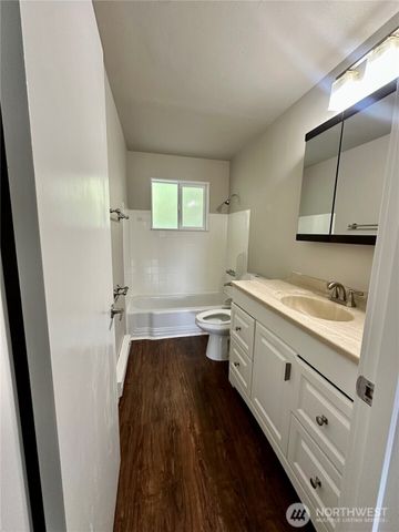 2515 Thorndyke Avenue W, Seattle, WA 98199