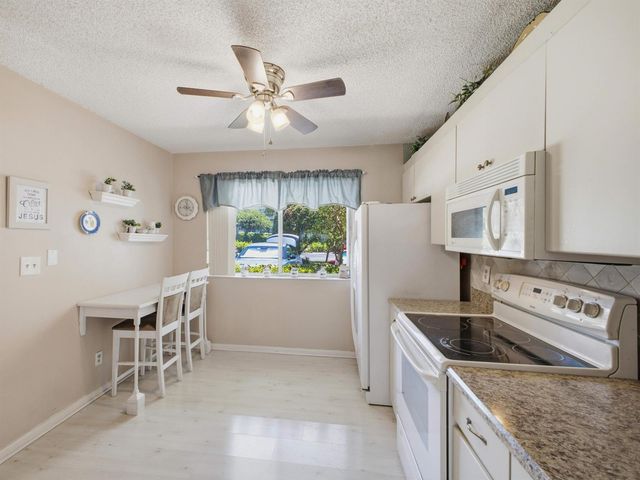 6698 10th Avenue N 106, Lake Worth, FL 33467