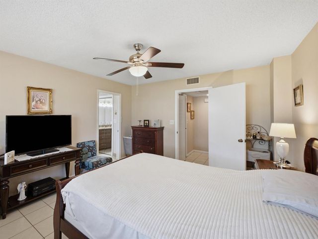 6698 10th Avenue N 106, Lake Worth, FL 33467