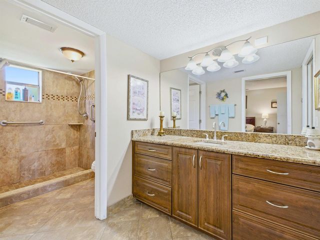 6698 10th Avenue N 106, Lake Worth, FL 33467