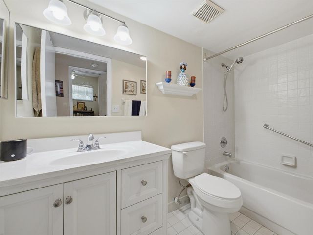 6698 10th Avenue N 106, Lake Worth, FL 33467