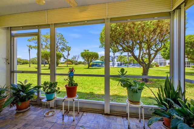 6698 10th Avenue N 106, Lake Worth, FL 33467