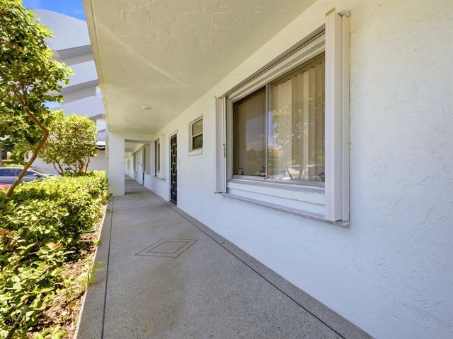 6698 10th Avenue N 106, Lake Worth, FL 33467
