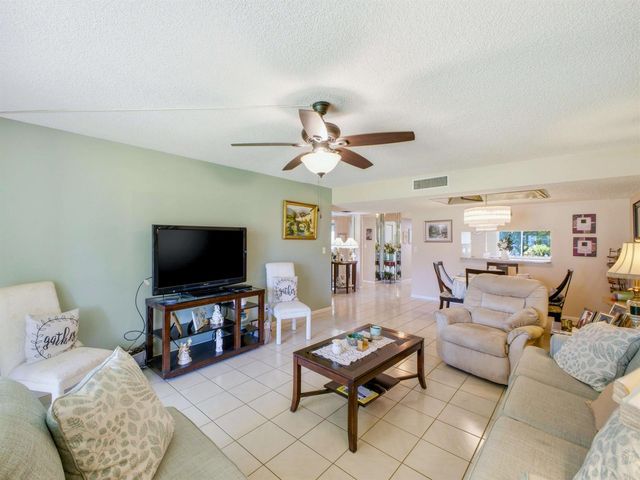 6698 10th Avenue N 106, Lake Worth, FL 33467