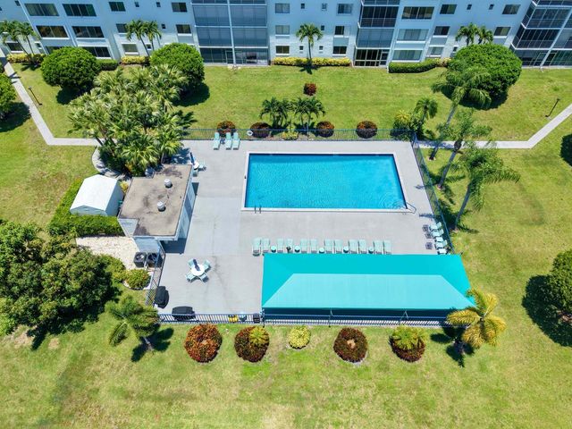 6698 10th Avenue N 106, Lake Worth, FL 33467