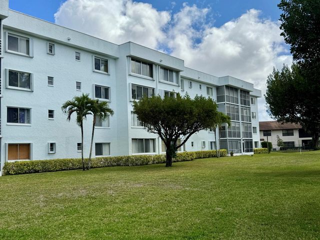 6698 10th Avenue N 106, Lake Worth, FL 33467
