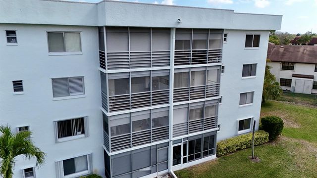 6698 10th Avenue N 106, Lake Worth, FL 33467