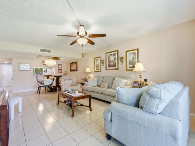 6698 10th Avenue N 106, Lake Worth, FL 33467