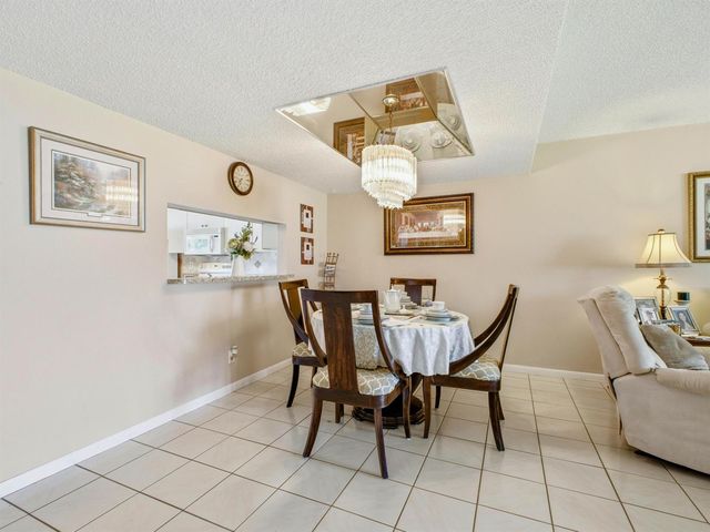 6698 10th Avenue N 106, Lake Worth, FL 33467