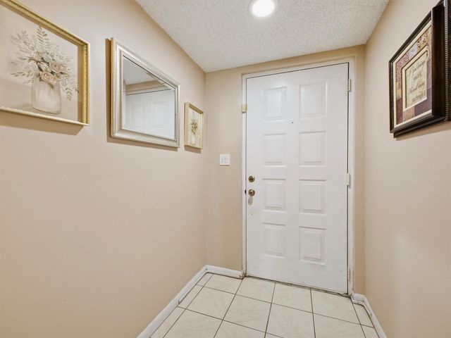 6698 10th Avenue N 106, Lake Worth, FL 33467