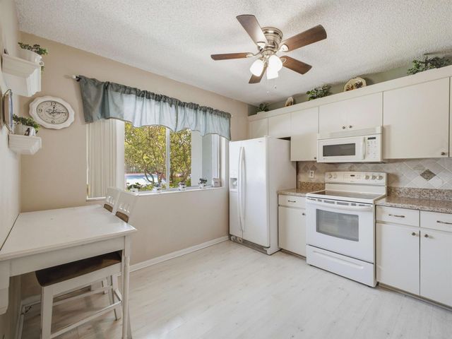 6698 10th Avenue N 106, Lake Worth, FL 33467