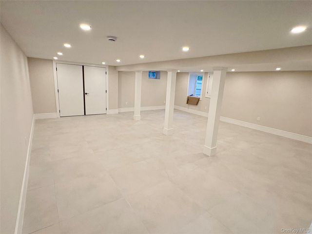 6 Sheffield Road, Great Neck, NY 11021