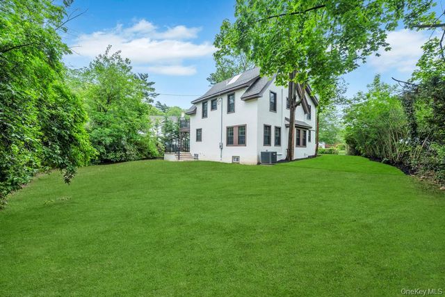 6 Sheffield Road, Great Neck, NY 11021