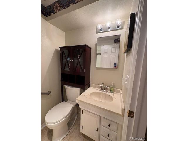 4 Shetland Ct, Highlands Ranch, CO 80130