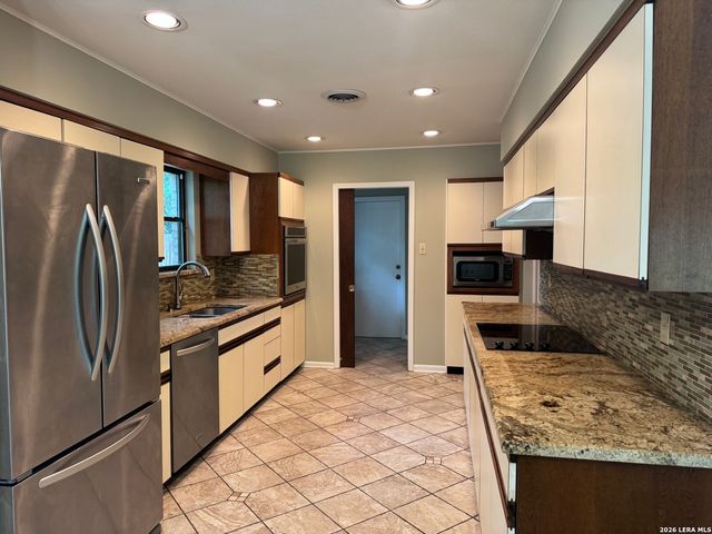 153 Trillium Ln, Castle Hills, TX 78213