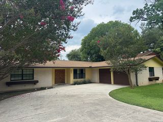 153 Trillium Ln, Castle Hills, TX 78213