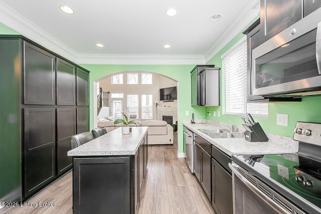 9921 Creek View Estates Dr, Louisville, KY 40291